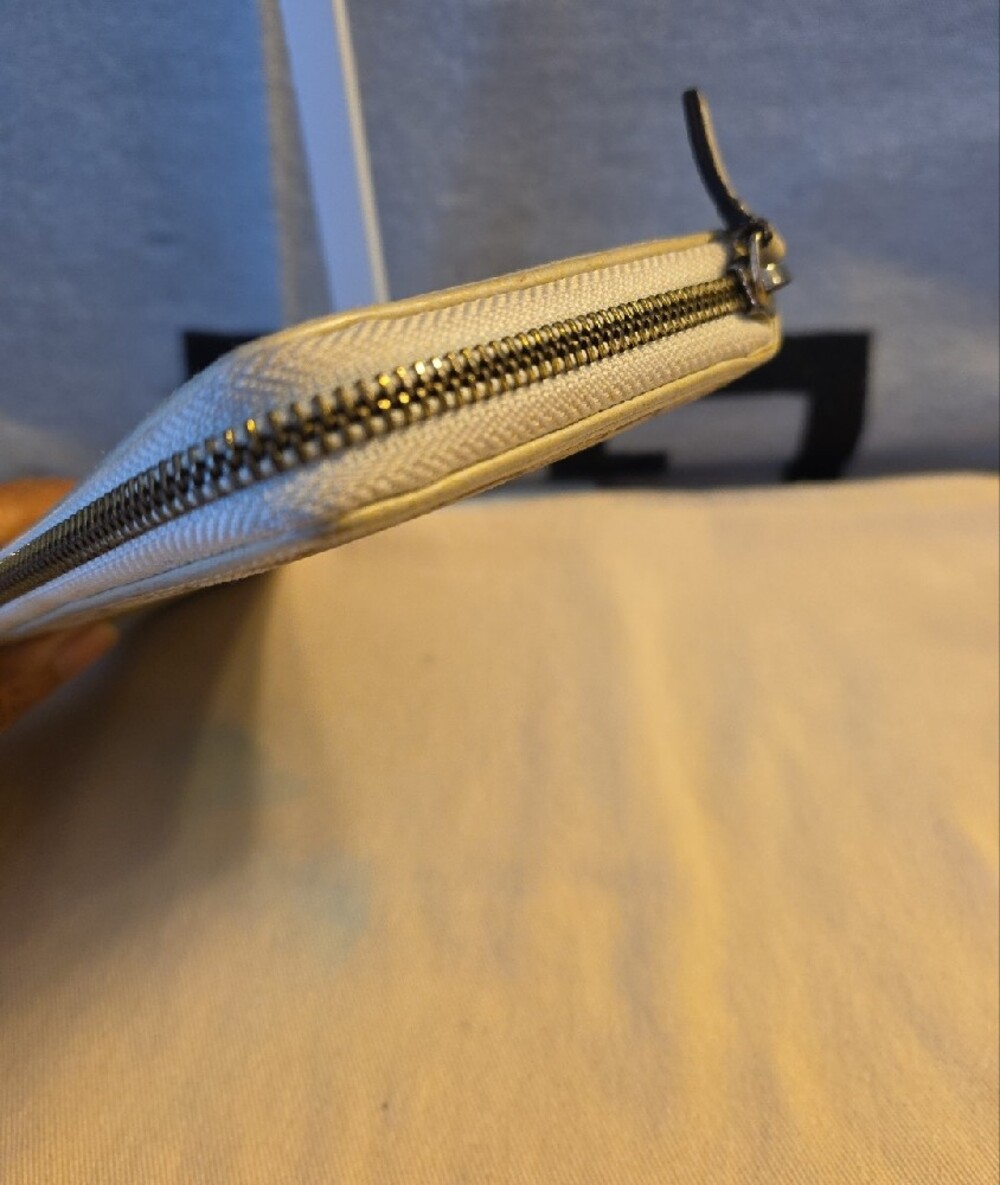 Gucci Brown Monogram Zip Wallet - Picture 4 of 9